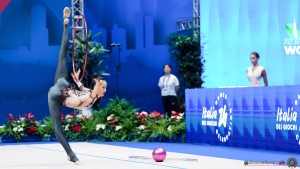 aa q wang zilu chi sfe08684 copia simone ferraro ph